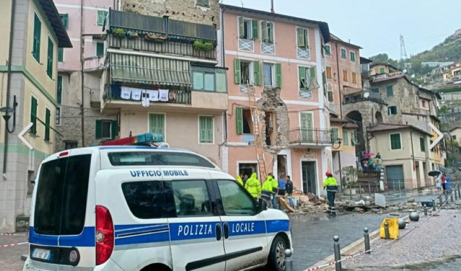 Esplode palazzina a Soldano: estratto vivo ragazzo da sotto le macerie