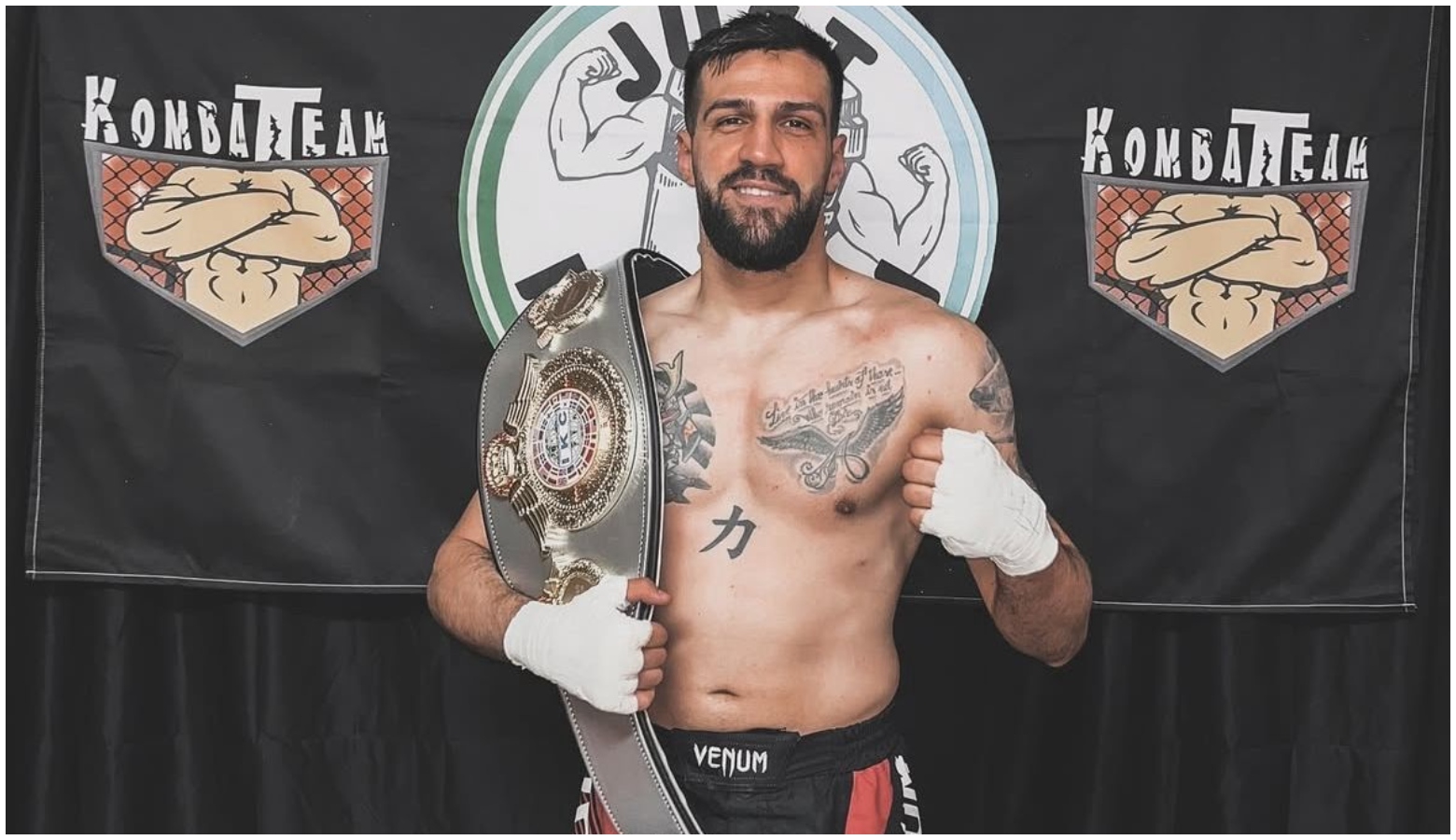 Il campione del mondo di kickboxing Spanu dopo la vittoria Il campione del mondo di kickboxing Giovanni Spanu