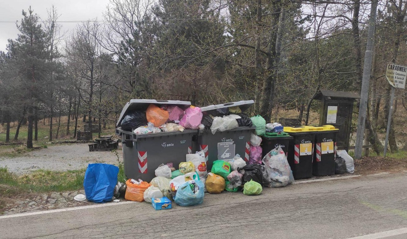 Piani di Praglia presi d'assalto a Pasquetta, il bilancio tra principi d'incendio e spazzature strapiene