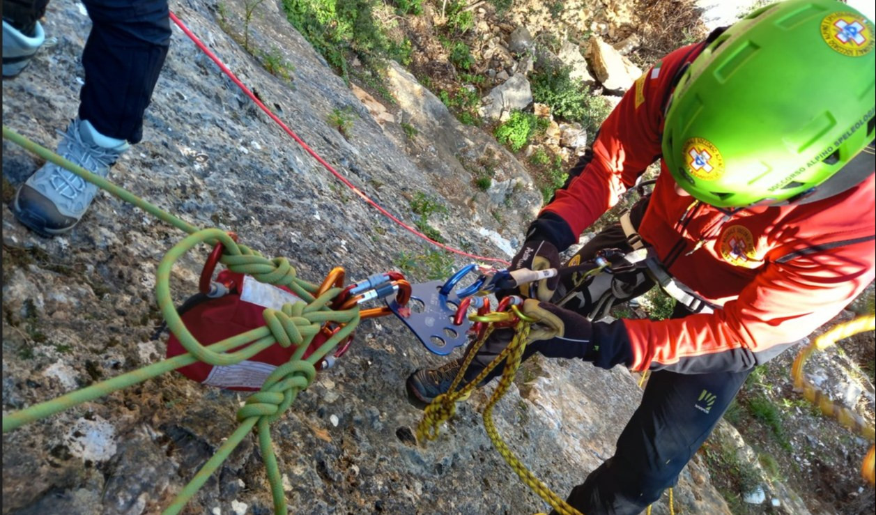 Portovenere, due arrampicatori soccorsi dall'elicottero