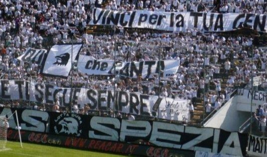Scooterata e Picco tinto di bianco, stadio sold out col Torino