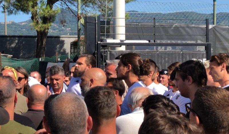 Spezia, tifosi chiedono rispetto: incontro acceso con squadra e proprietà 