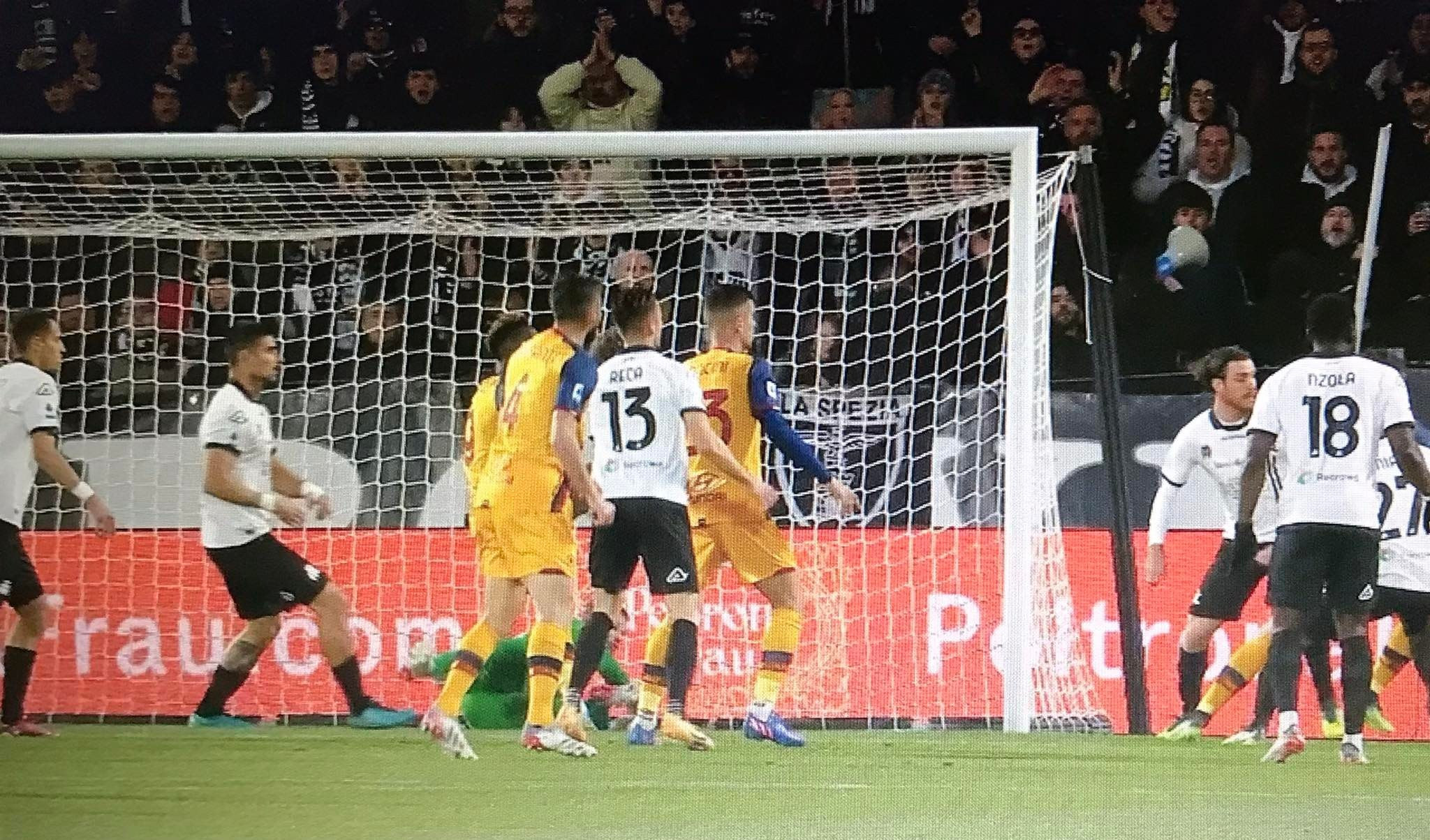 Spezia eroico, resiste alla Roma ma non al VAR: 0-1 al 98' su rigore