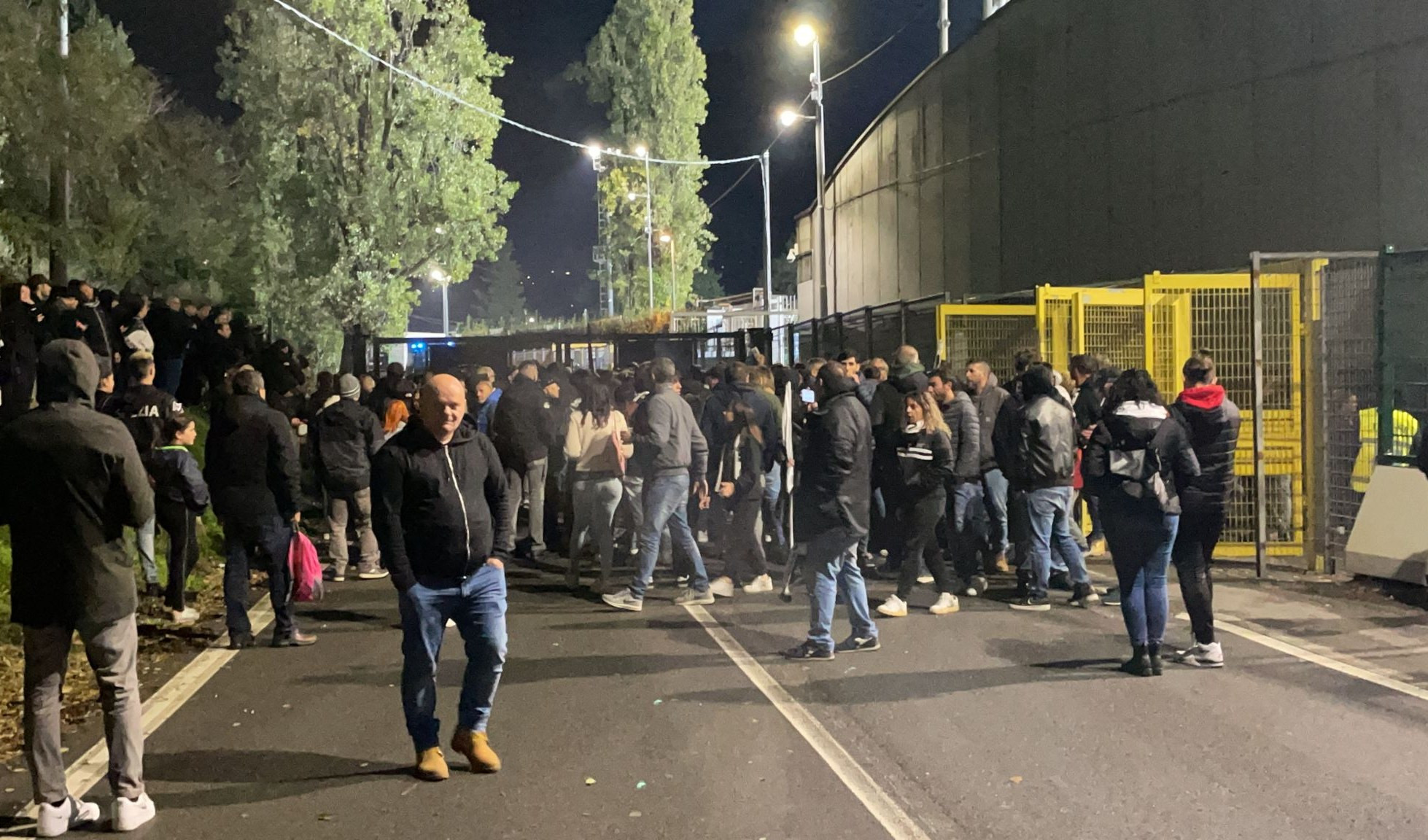 Spezia, esplode la crisi: protesta dei tifosi fuori dal Picco