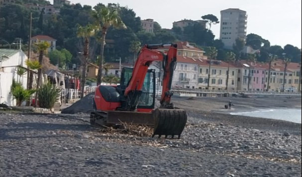 Imperia, al via i lavori di livellamento e pulizia delle spiagge pubbliche