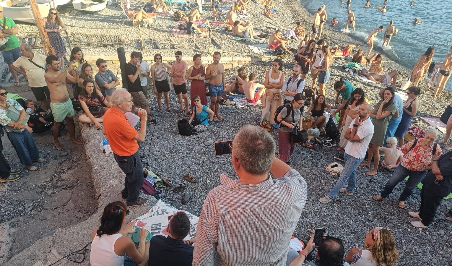 Genova, a Quinto la protesta in riva al mare per avere più spiagge libere