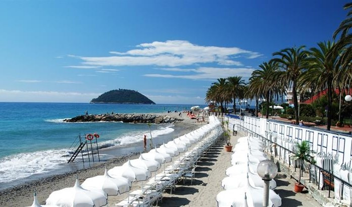 Sondaggi Tecnè per Primocanale, spiaggia libera o no? E in che Riviera vanno i genovesi?