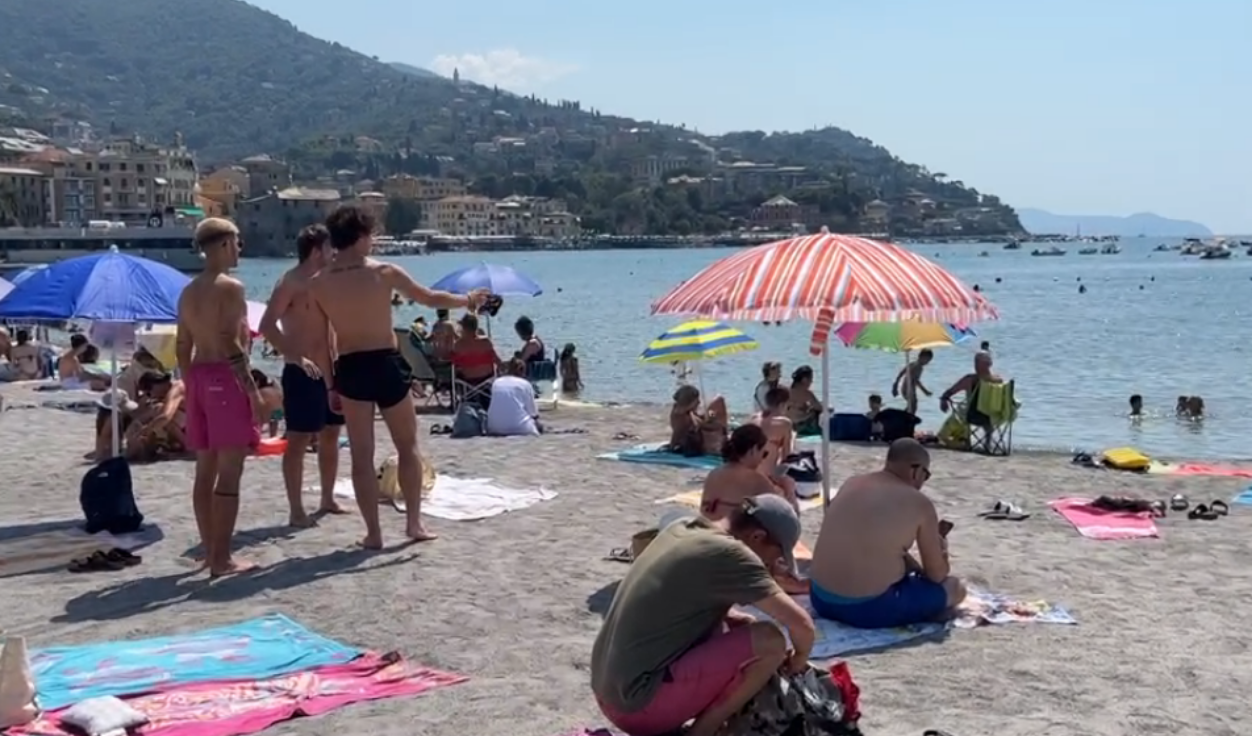 Boom di presenze per la nuova spiaggia di Rapallo, Bagnasco: 