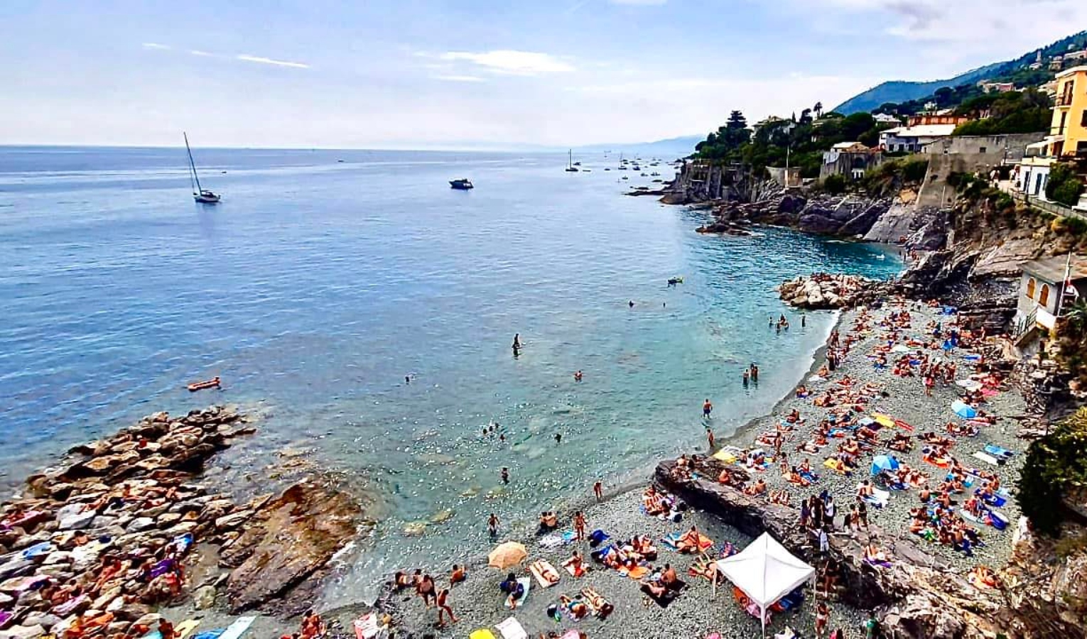 Sole, mare, musei ed eventi: turisti all'assalto della Liguria