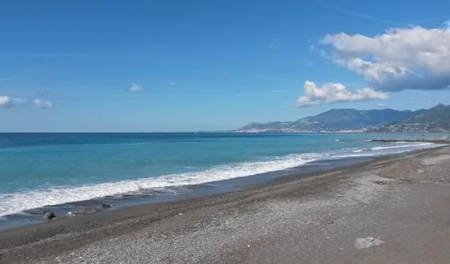 Bordighera, cadavere in spiaggia: uomo muore annegato