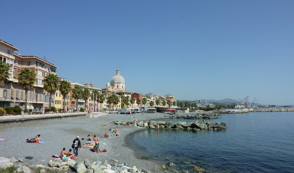 Pegli, temporaneo divieto di balneazione sulla spiaggia