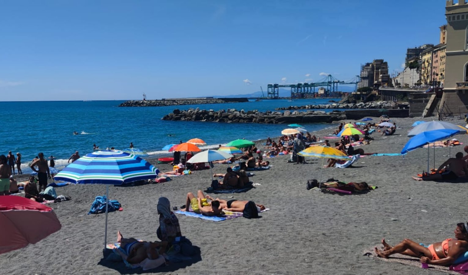 Viaggio fra le spiagge della Liguria, i turisti: 