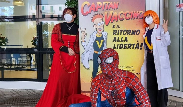 Vaccini 5-11, al Palacrociere di Savona arrivano anche i supereroi