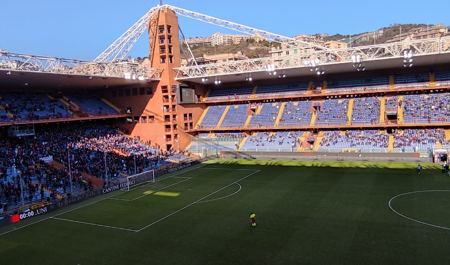 Paura allo stadio, 60enne colpito da infarto: salvato dai militi