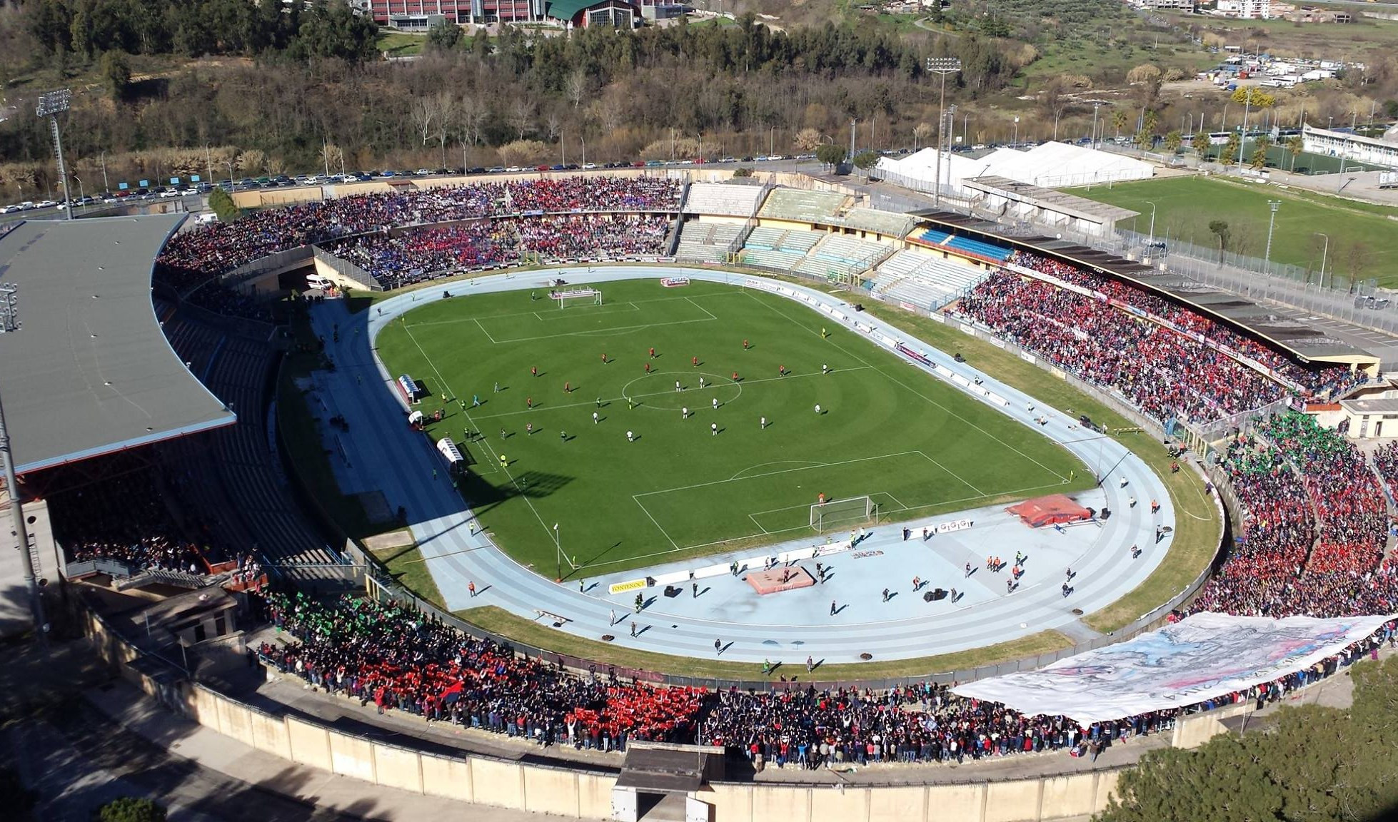 Coda e Strootman, il Genoa vince 2-1 a Cosenza