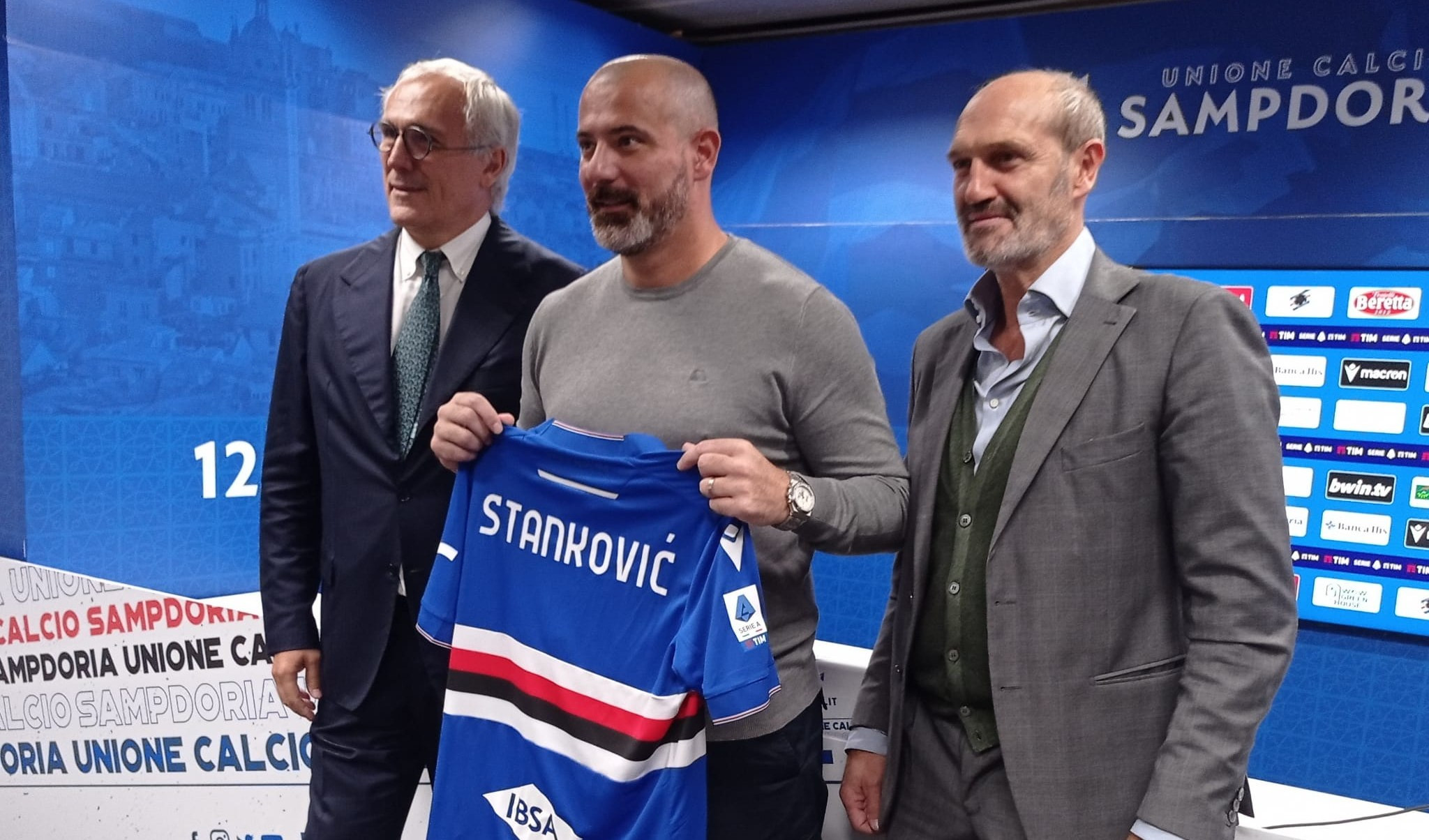 Stankovic si presenta alla Sampdoria: 