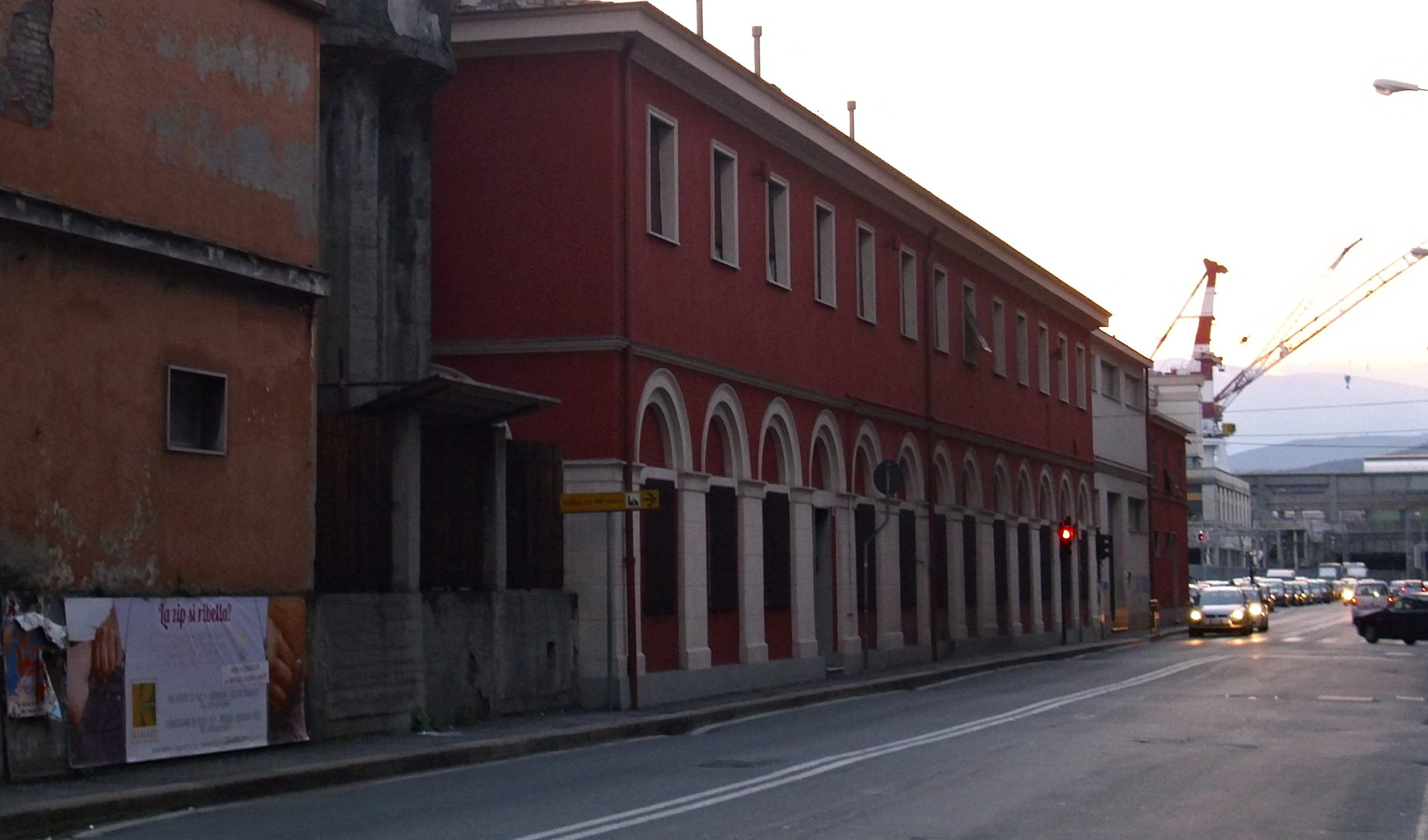 Genova, forzano finestra bar della stazione e rubano: due arrestati 