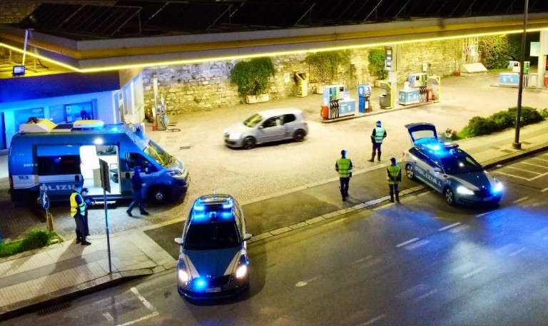 Guida sicura, due ragazzi chiedono di fare etilometro e scelgono di non guidare