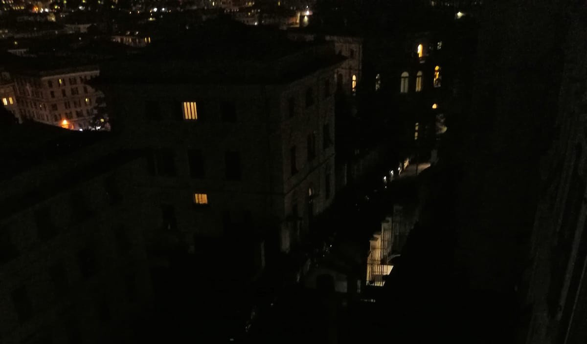Genova ha le strade troppo buie, il Comune: 