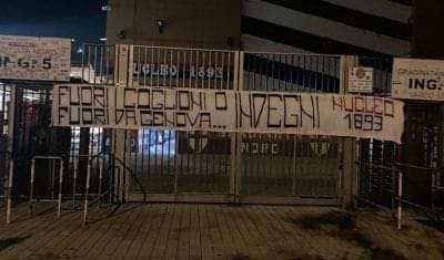 Genoa, duro striscione fuori dal Ferraris: 