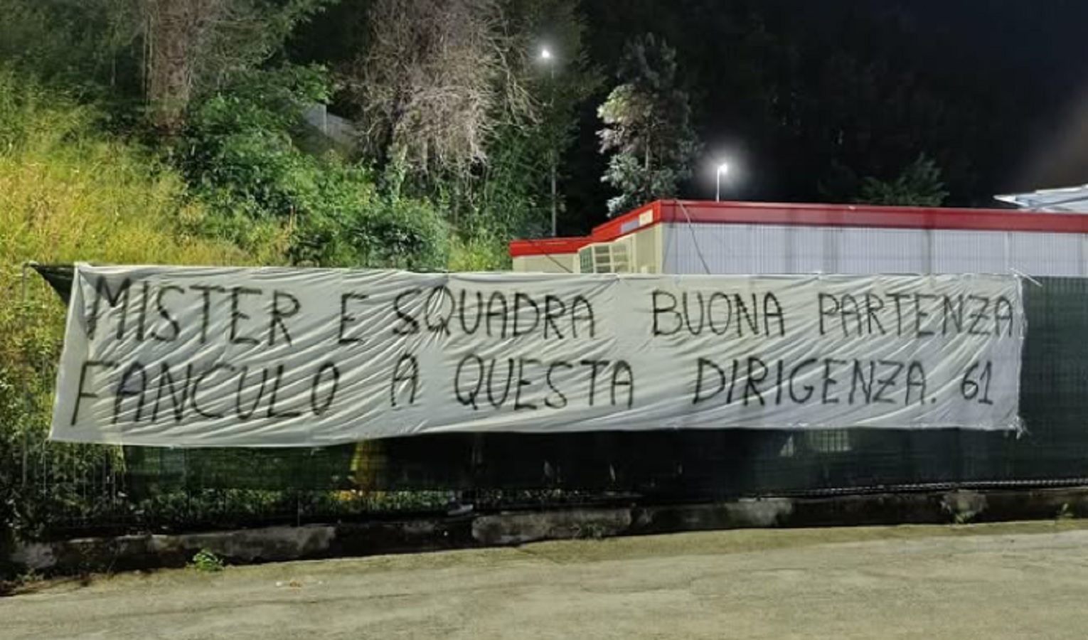 Uno striscione di protesta