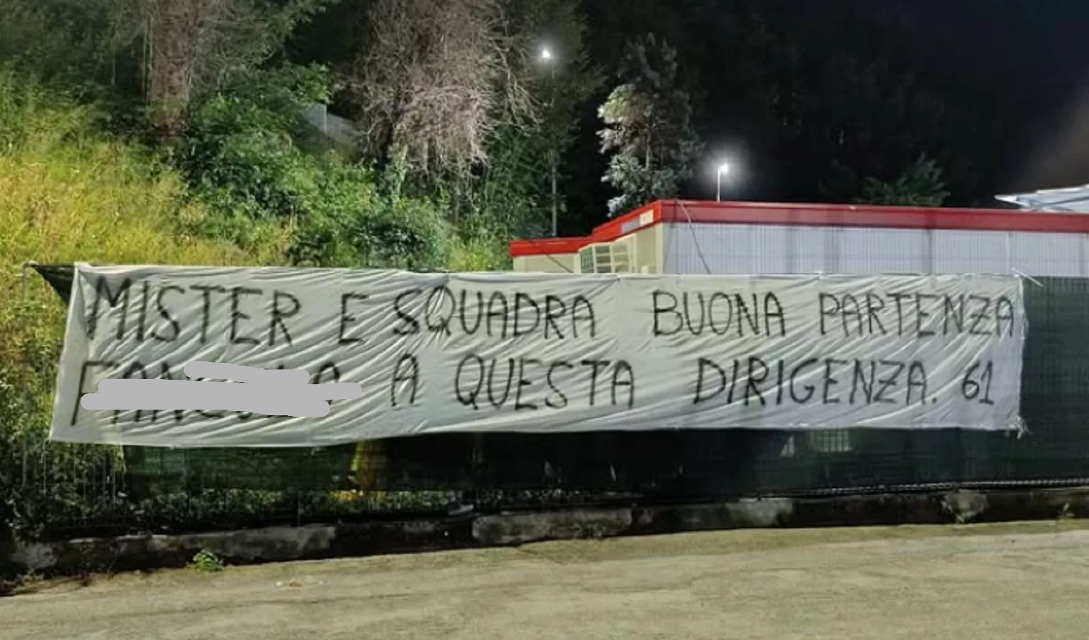 Uno striscione di protesta