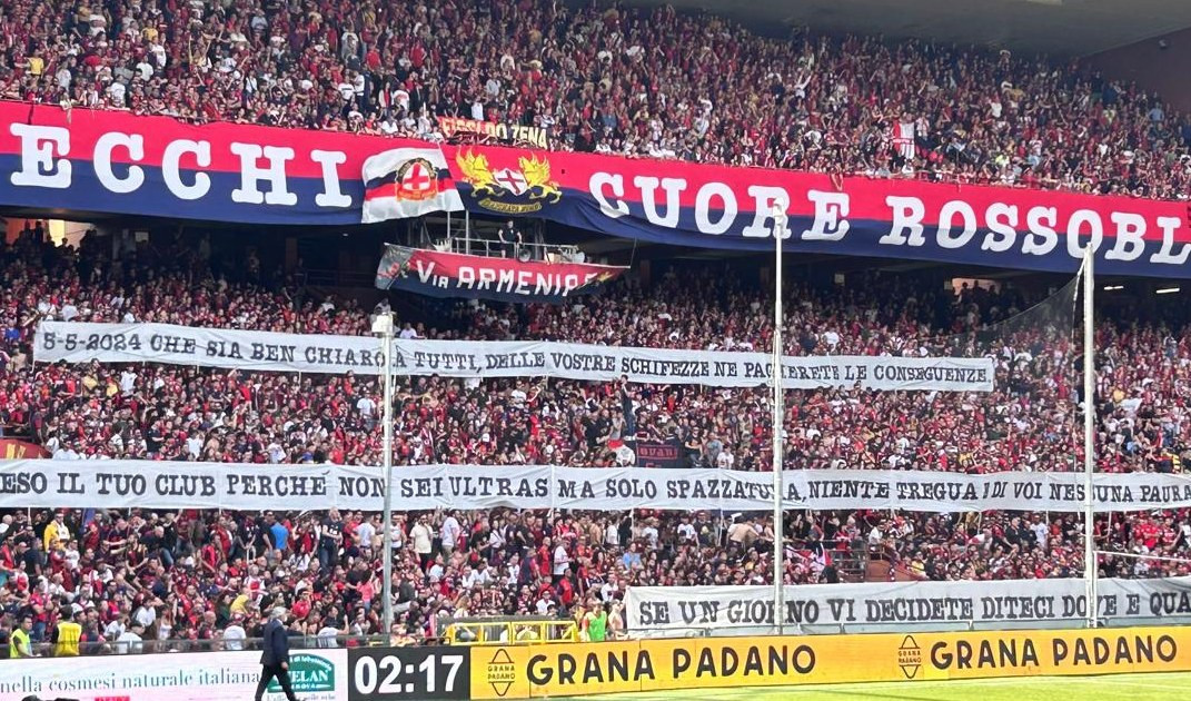 I tifosi del Genoa dopo gli scontri: 