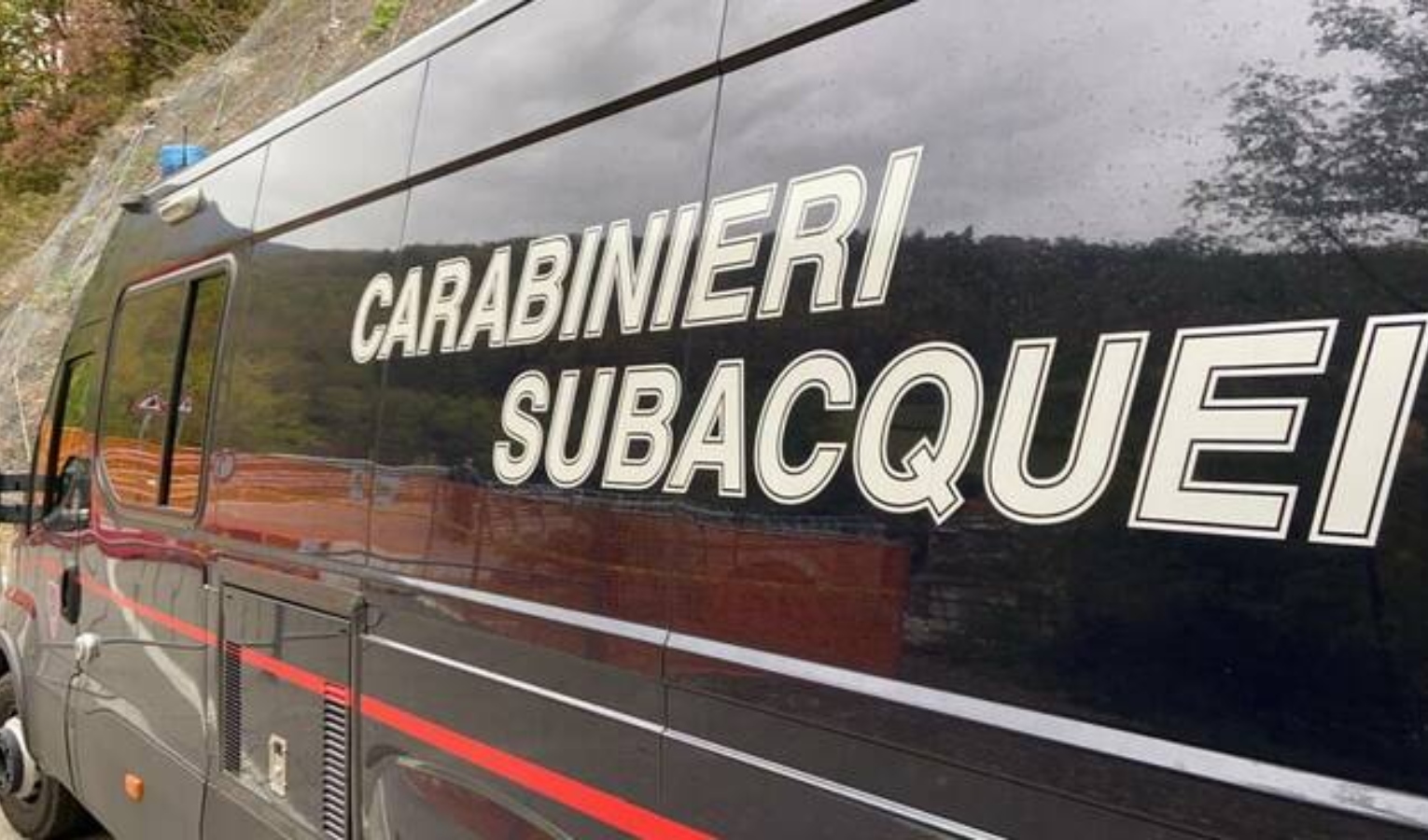 Elicottero caduto nel Ferrarese, cadavere recuperato da subacquei di Genova