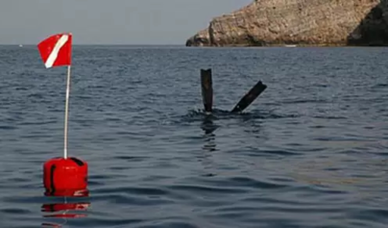 Genova, sub attorcigliato a fune di segnalazione rischia di annegare: salvato