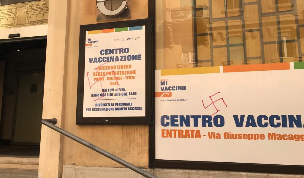 Genova, imbrattato con svastiche hub vaccinale del Teatro della Gioventù