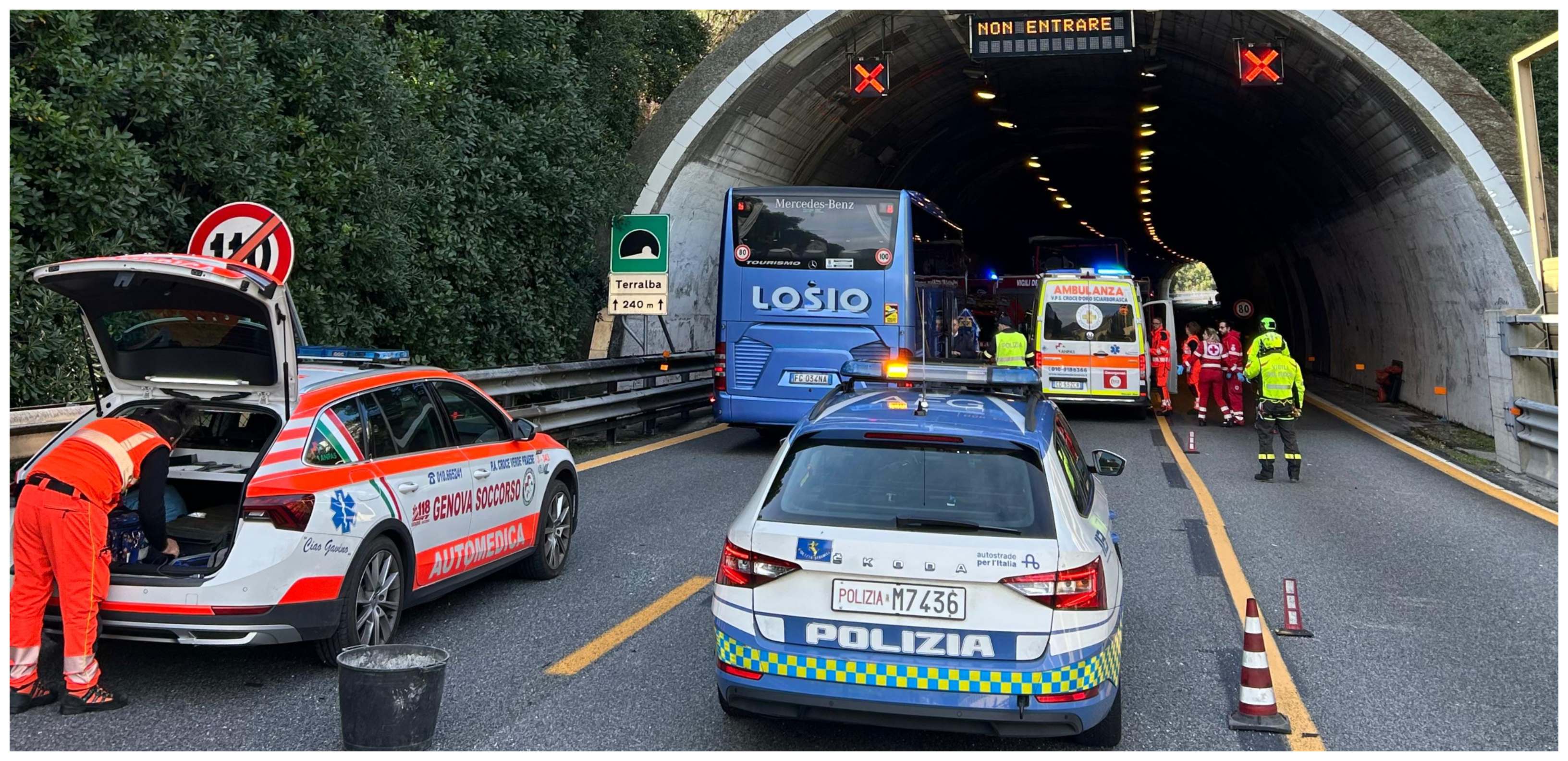 Tamponamento in A10, è morta la donna che accompagnava in pullman i turisti