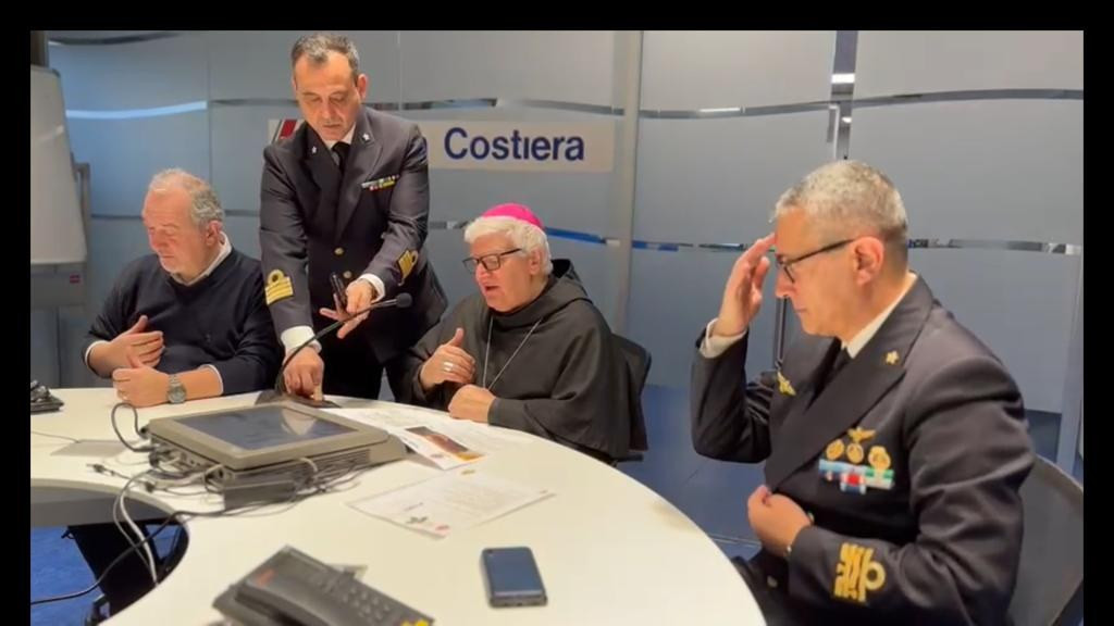 La benedizione ai naviganti via radio in diretta da monsignor Tasca 