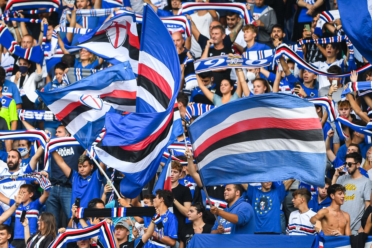 I tifosi e le bandiere della Sampdoria