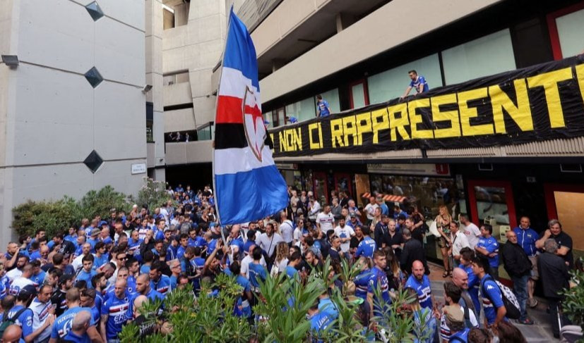 Samp, assemblea ancora deserta. Tifosi in campo