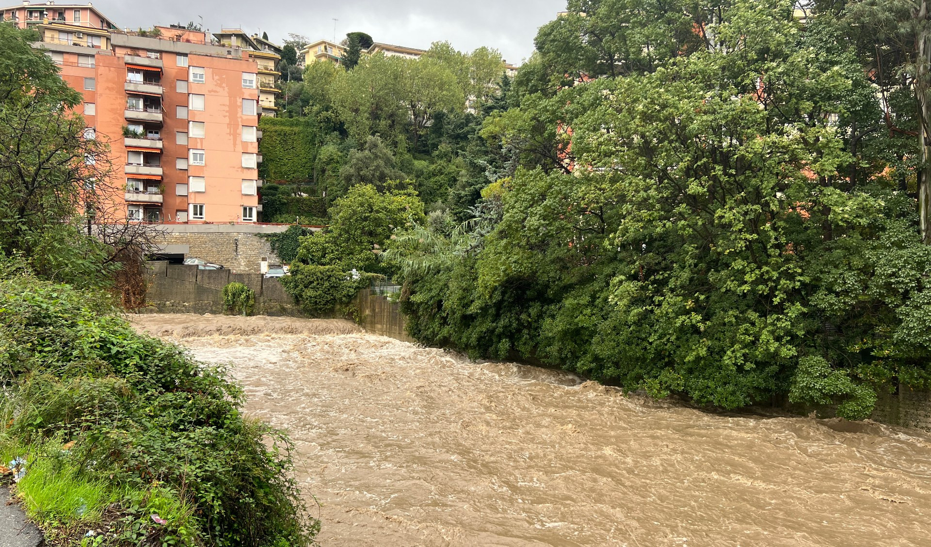 Maltempo in Liguria, allerta gialla prolungata fino alle 18: frane nel savonese
