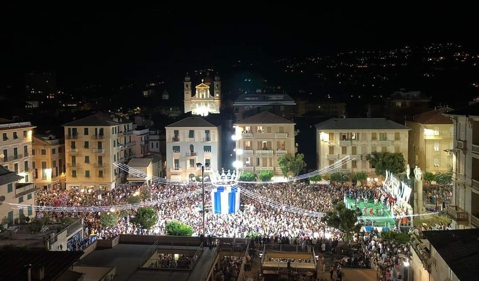 Migliaia 'invitati' alle nozze dei Fieschi a Lavagna: e la torta da 700 kg non basta