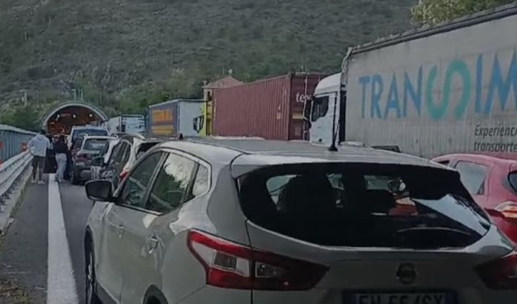 Incidente tra sei veicoli, riaperta la A10 a Celle Ligure