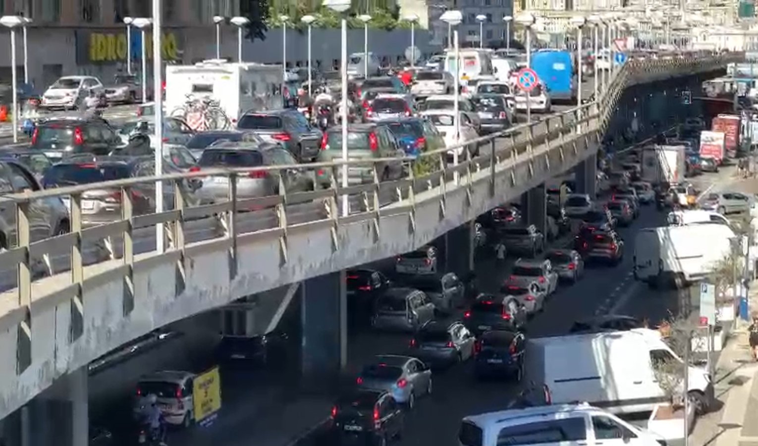 Mortale in A12 e raffica di incidenti in autostrada: traffico in tilt per ore a Genova