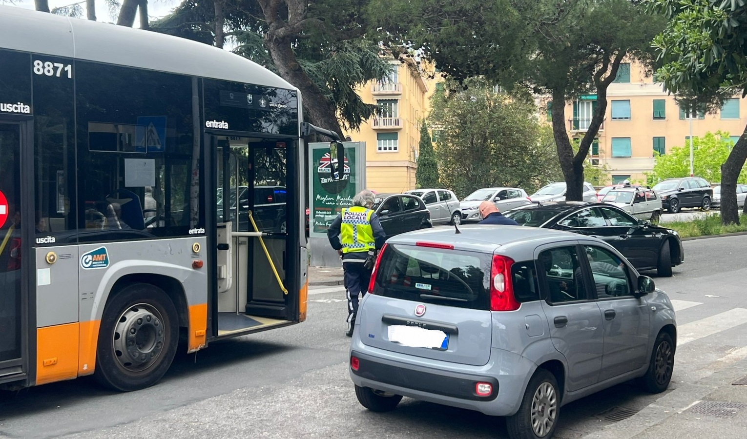 Genova, donna investita sulle strisce