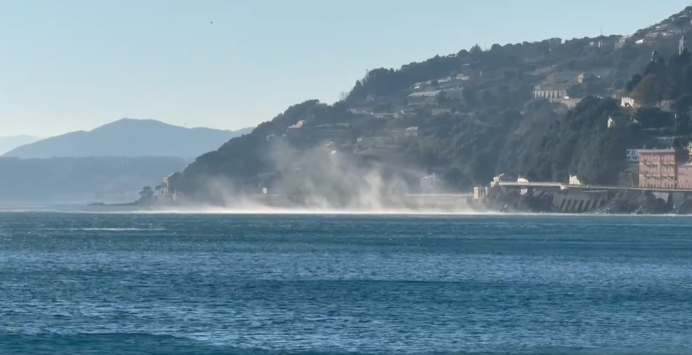 Raffiche fino a 80km/h, allarme vento in Liguria