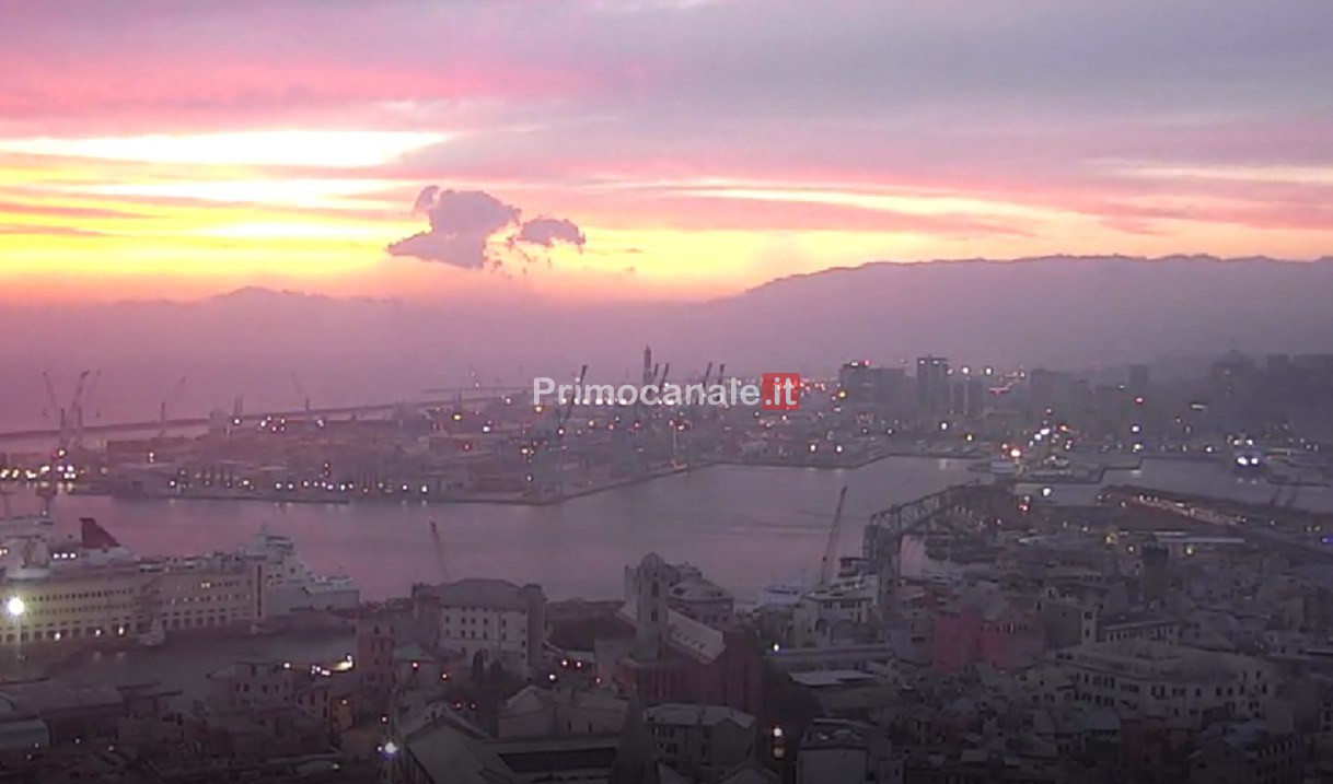 Lo spettacolare tramonto su Genova da Terrazza Colombo: il video