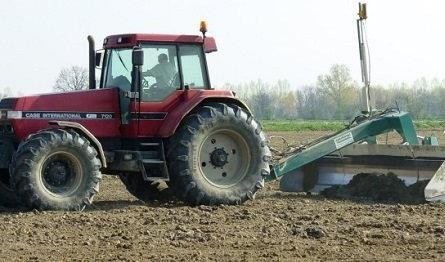 Trattore al lavoro