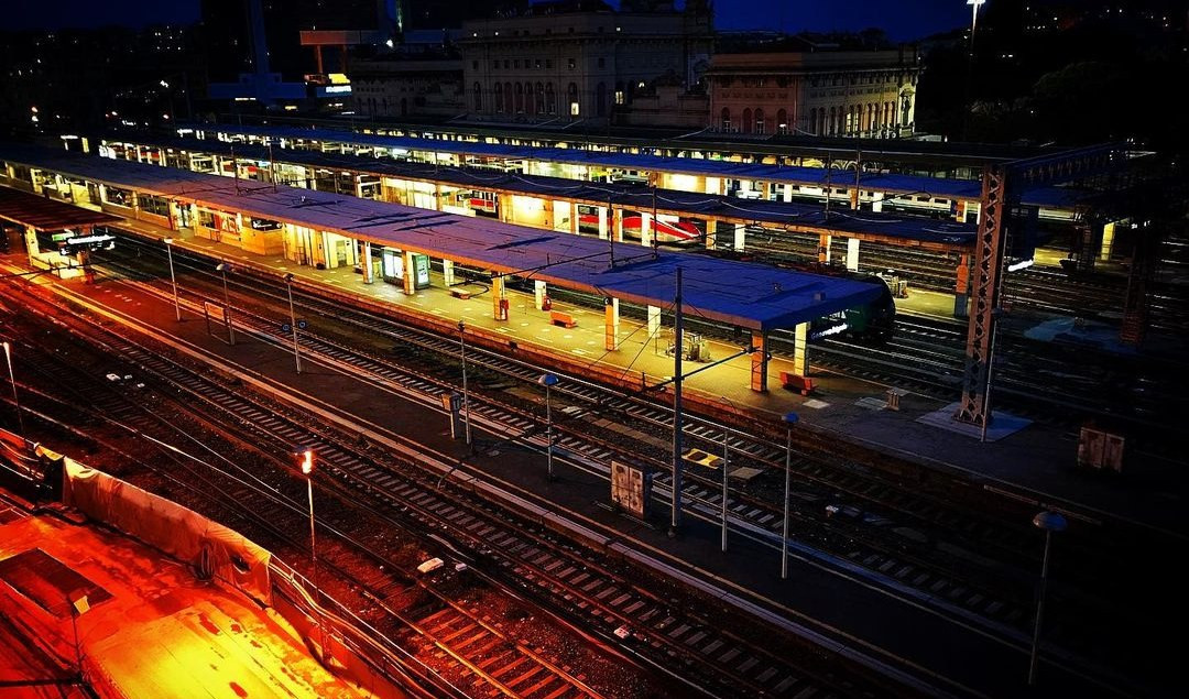 Investimento ferroviario tra Principe e Brignole, uomo grave all'ospedale