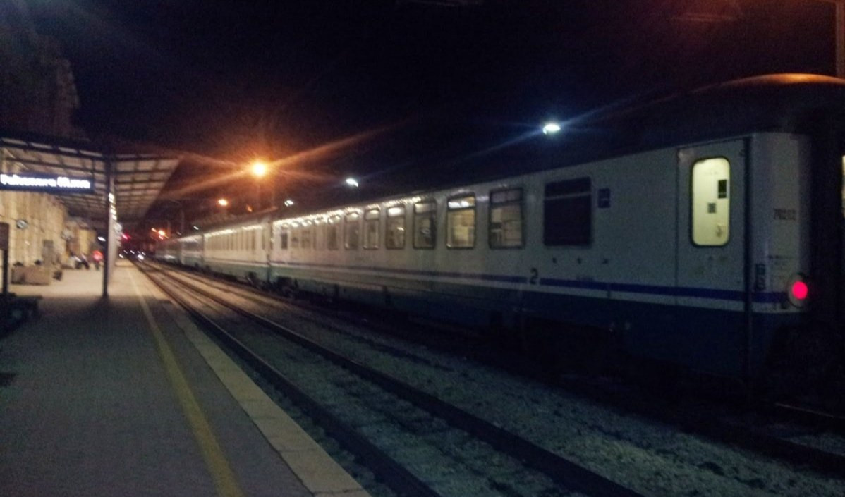 Principio di incendio su un treno a Ventimiglia, odissea per passeggeri