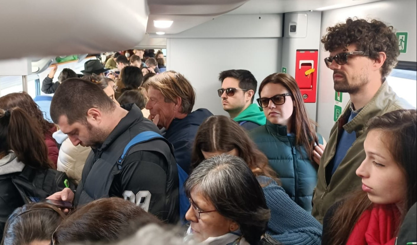 Pasquetta, Liguria invasa dai turisti: pienone su treni, spiagge e parchi