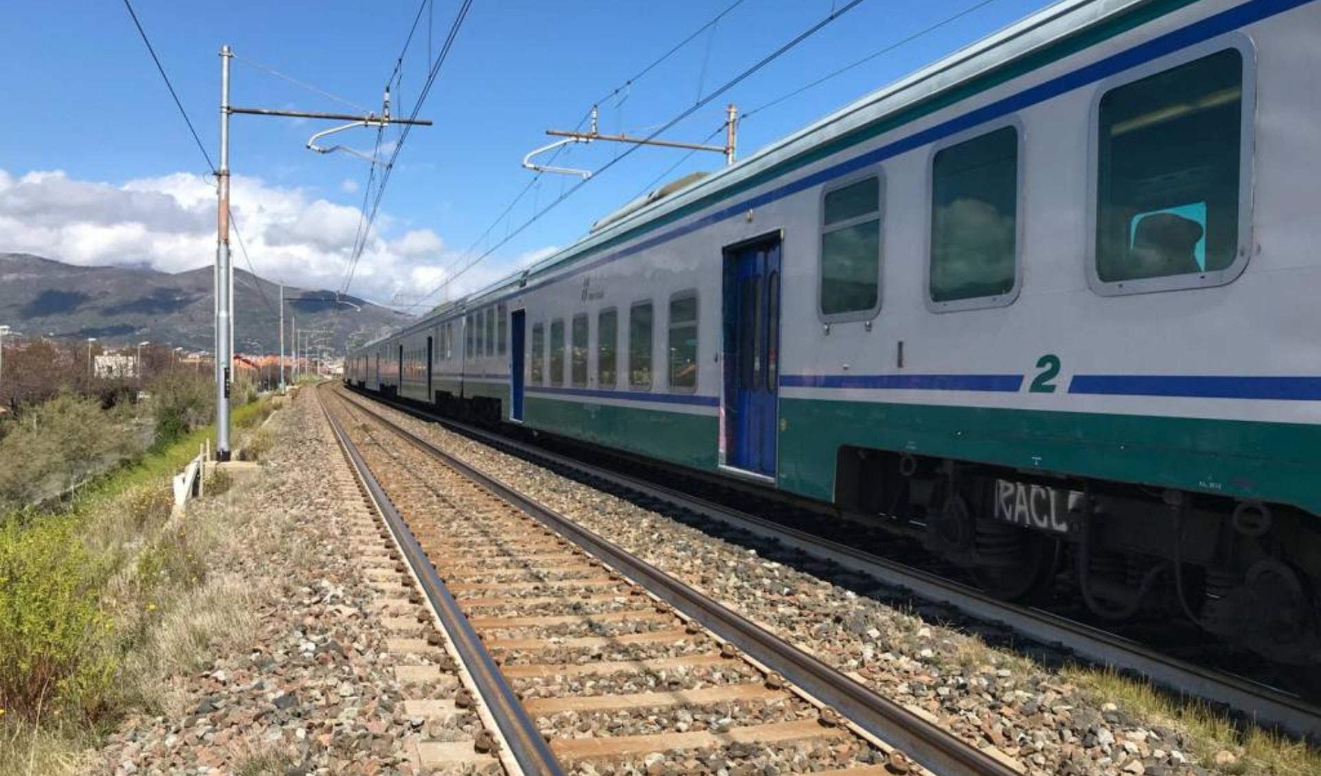 Uomo investito sui binari a Laigueglia, riprendono i treni tra Andora e Alassio