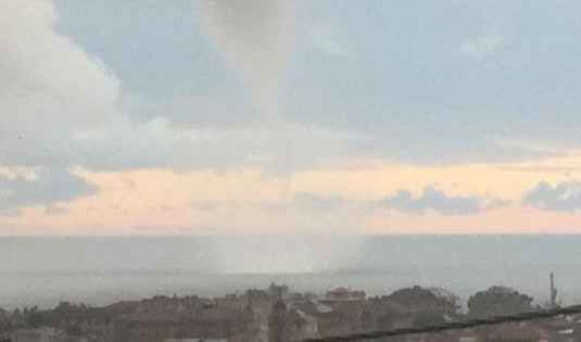 Maltempo: Chiavari, tromba d'aria in mare aperto