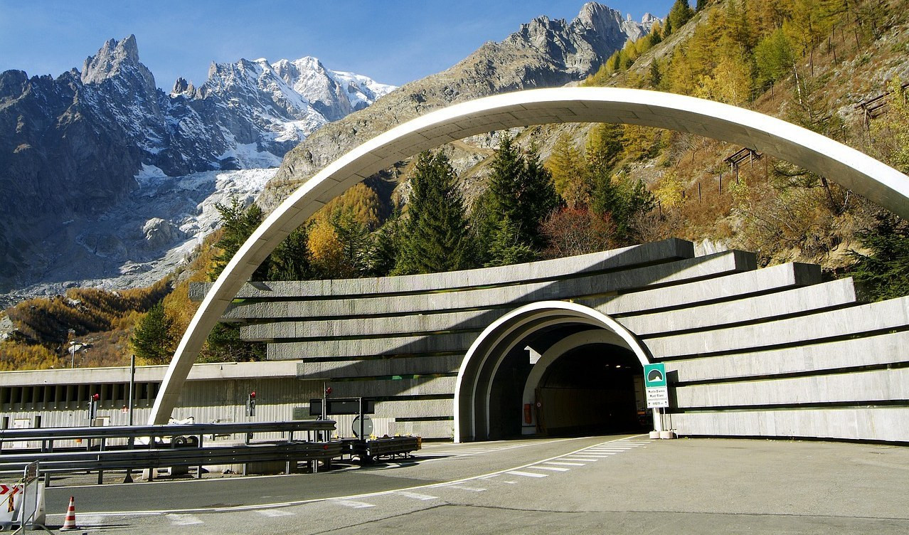 Tunnel Monte Bianco, iniziano le chiusure: Liguria a rischio tilt autostrade