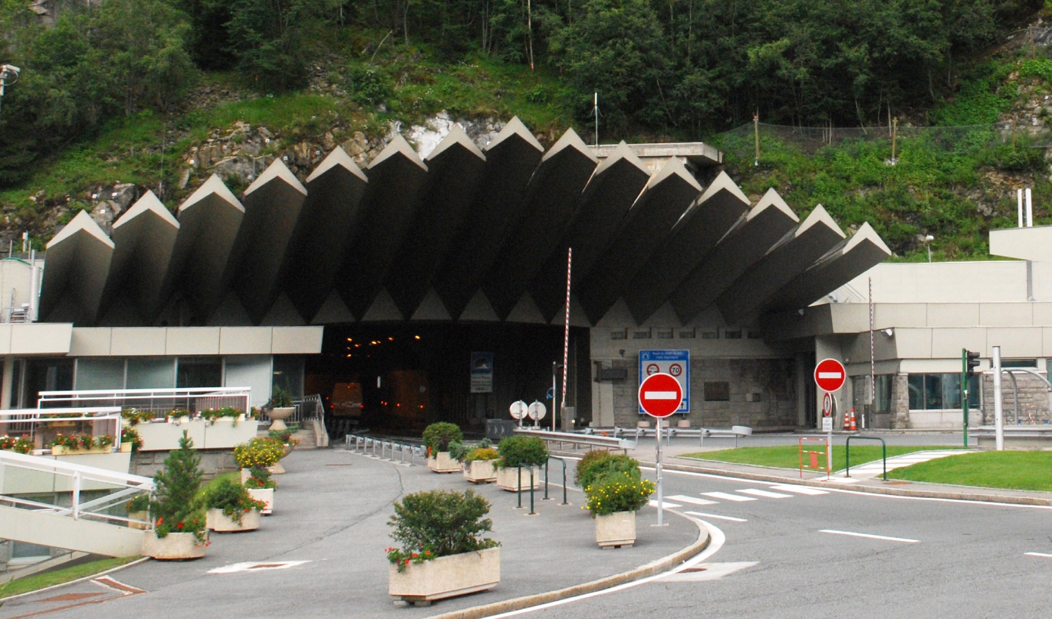 Lavori traforo Monte Bianco, Spediporto: 