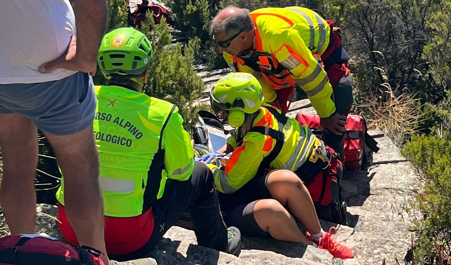 Ha un malore durante un'escursione, turista soccorsa con l'elicottero